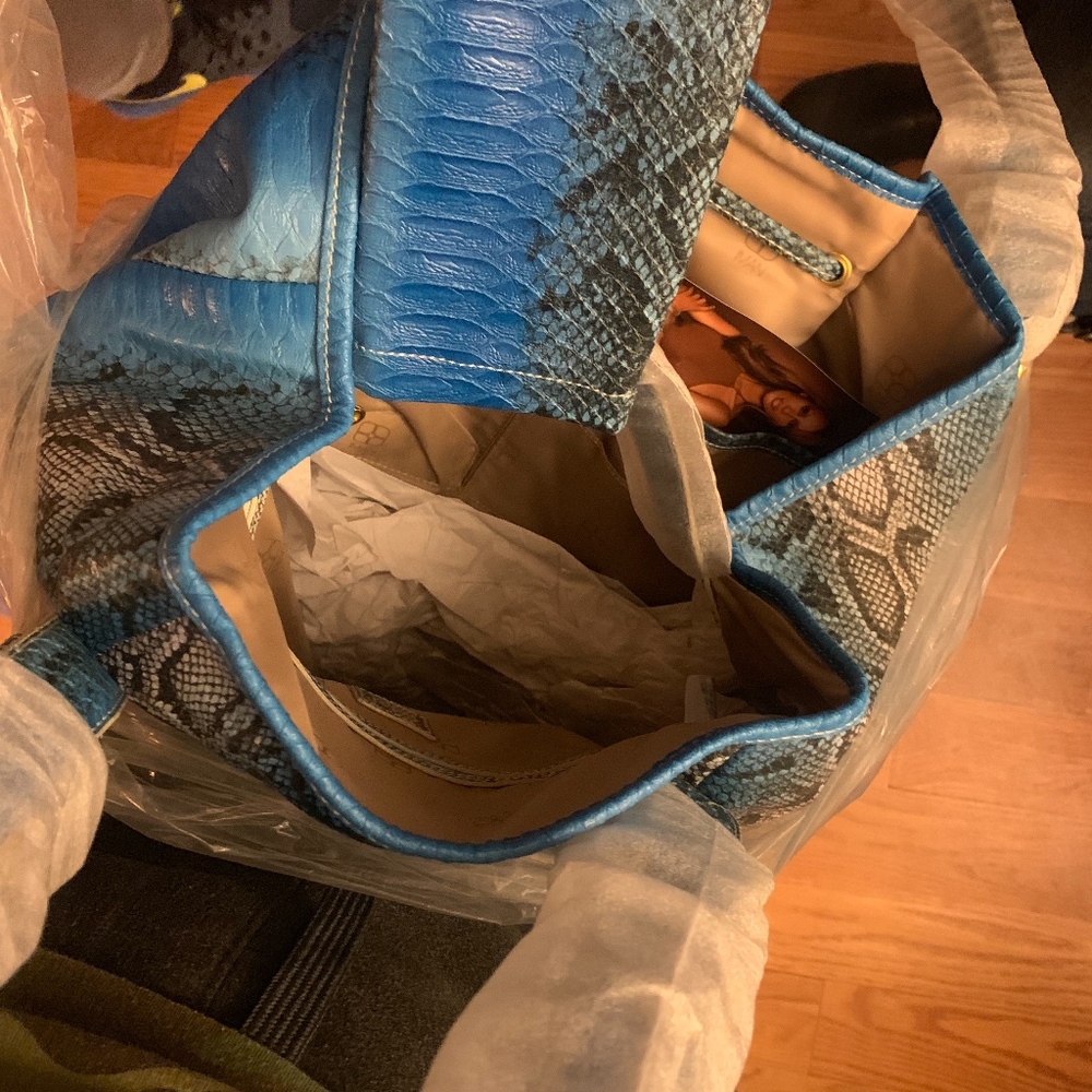 IMAN Blue Python Brand New - Picture 3 of 4